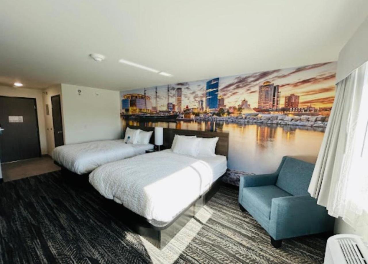 ホテル Clarion Pointe ミルウォーキー エクステリア 写真