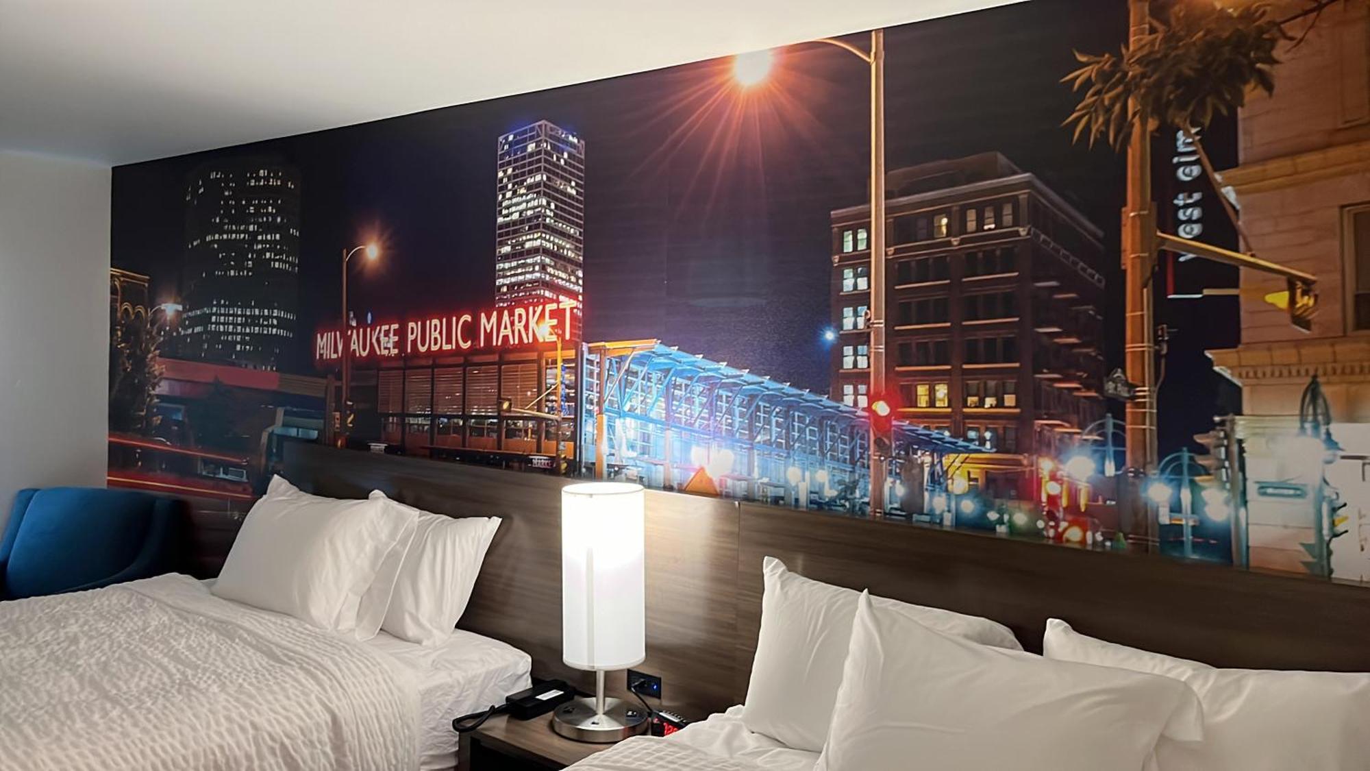 ホテル Clarion Pointe ミルウォーキー エクステリア 写真